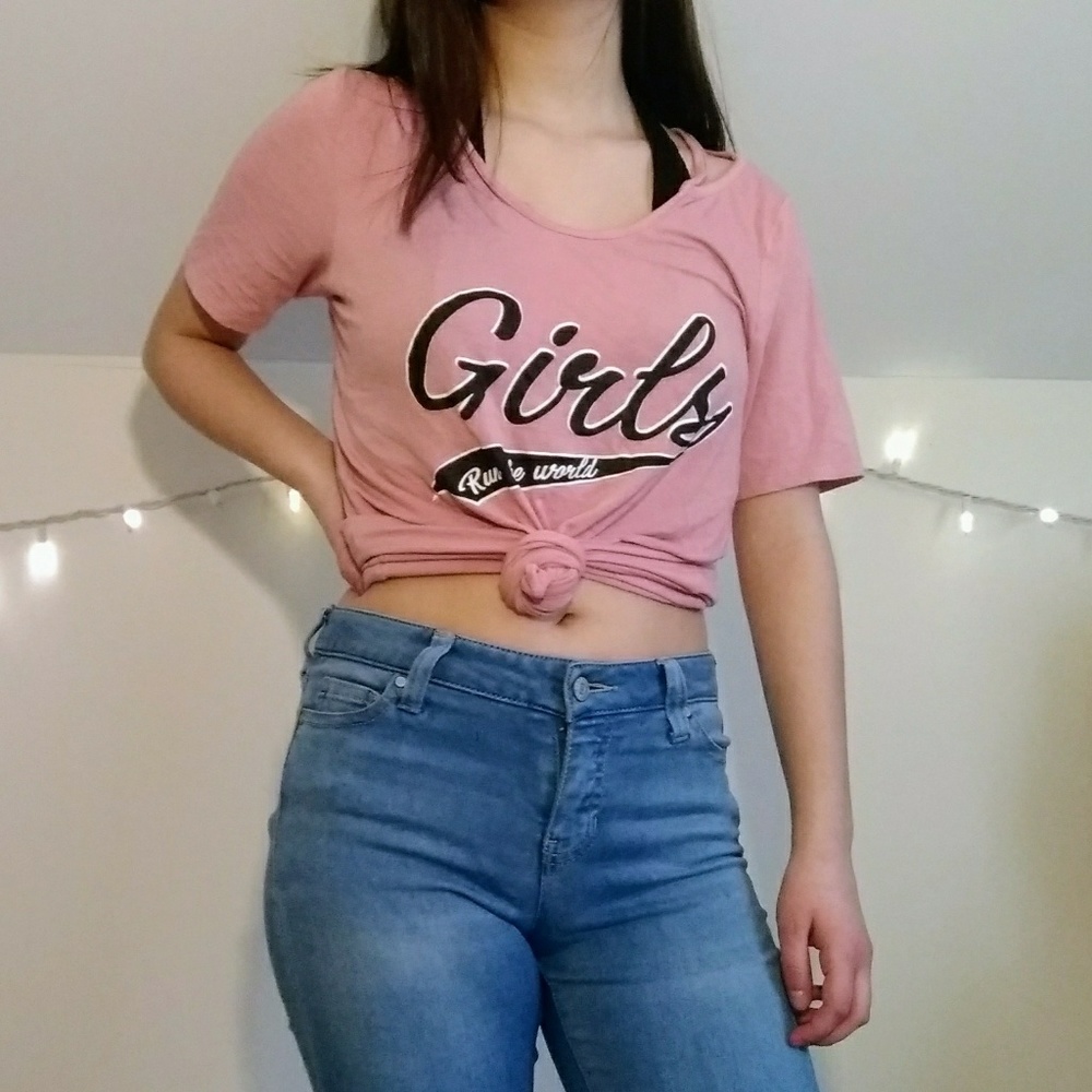pink tee